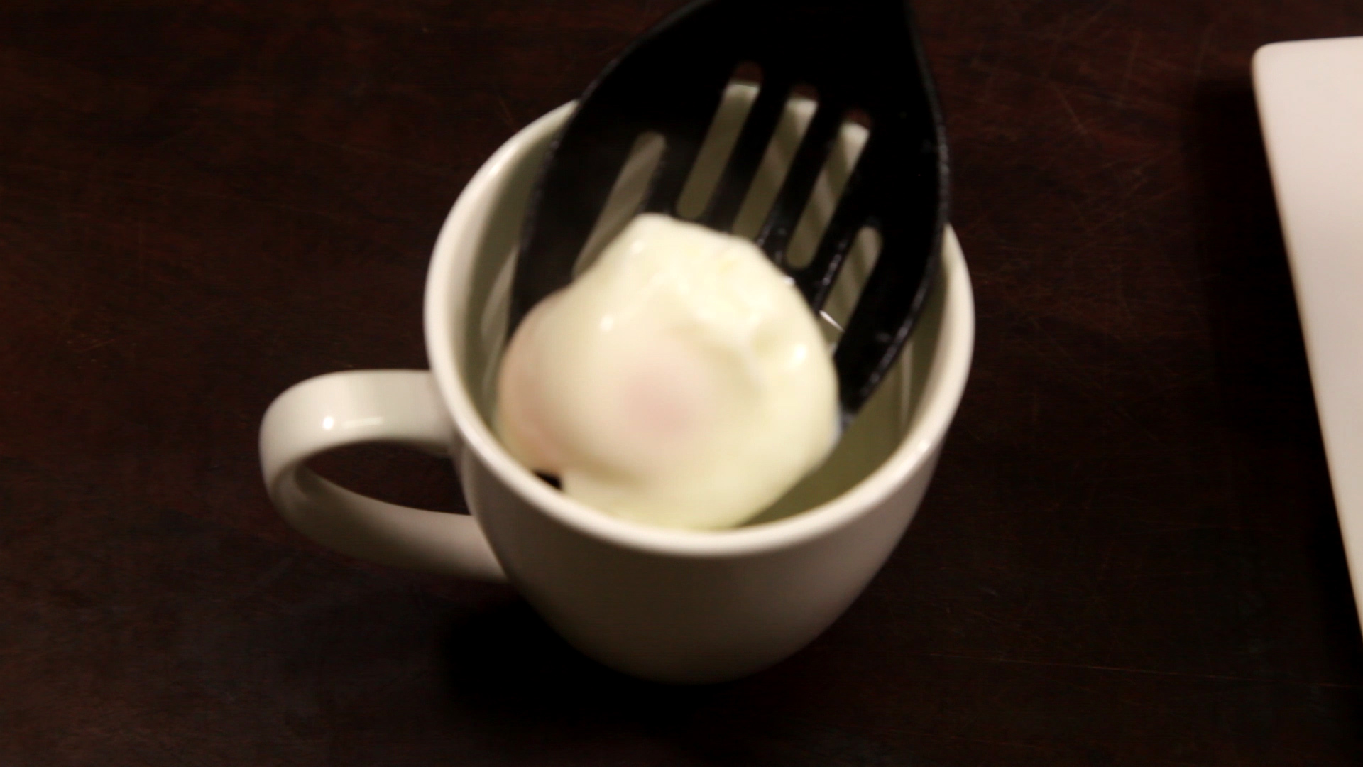 1 Minute Poached Eggs.00_01_07_13.Still011.jpg