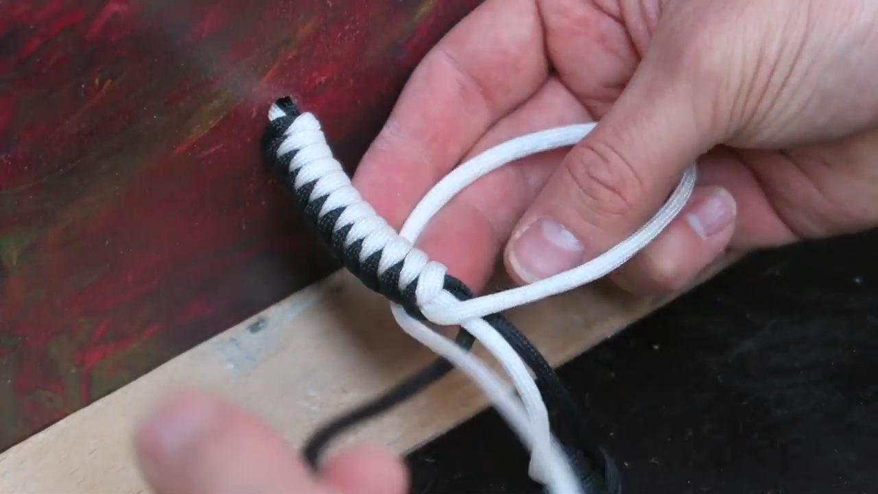 Bildschirmfoto von Mitered Box With Paracord Handles - YouTube.mp4 - 30.png