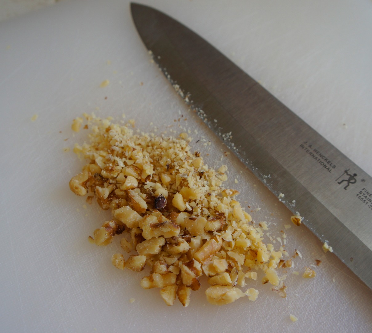 Chopped_walnuts.jpg