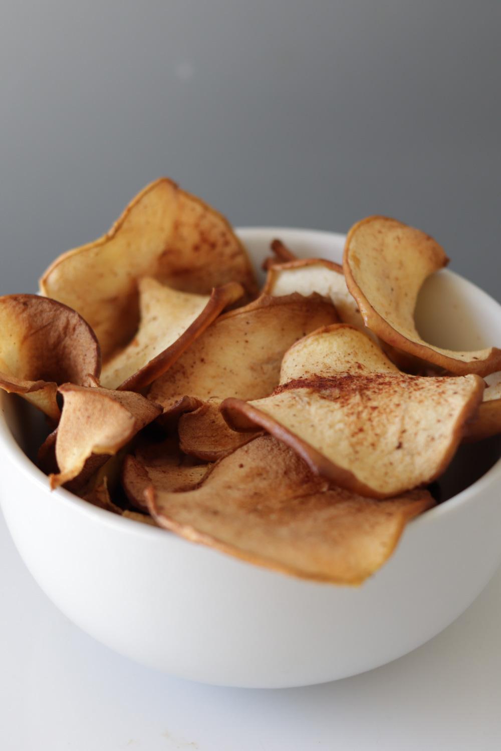 How to Make Apple Chips in the Air Fryer Long.jpg