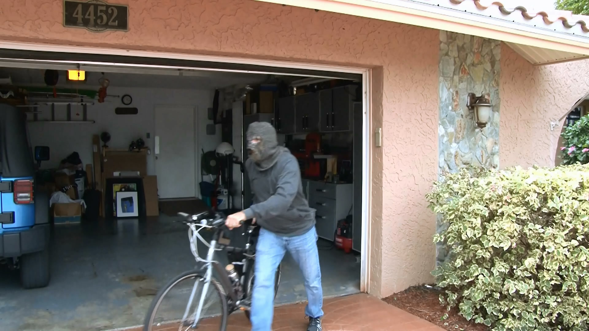 Is Your Garage Door Open-REV.wmv_snapshot_00.14_[2014.11.29_14.32.26].jpg