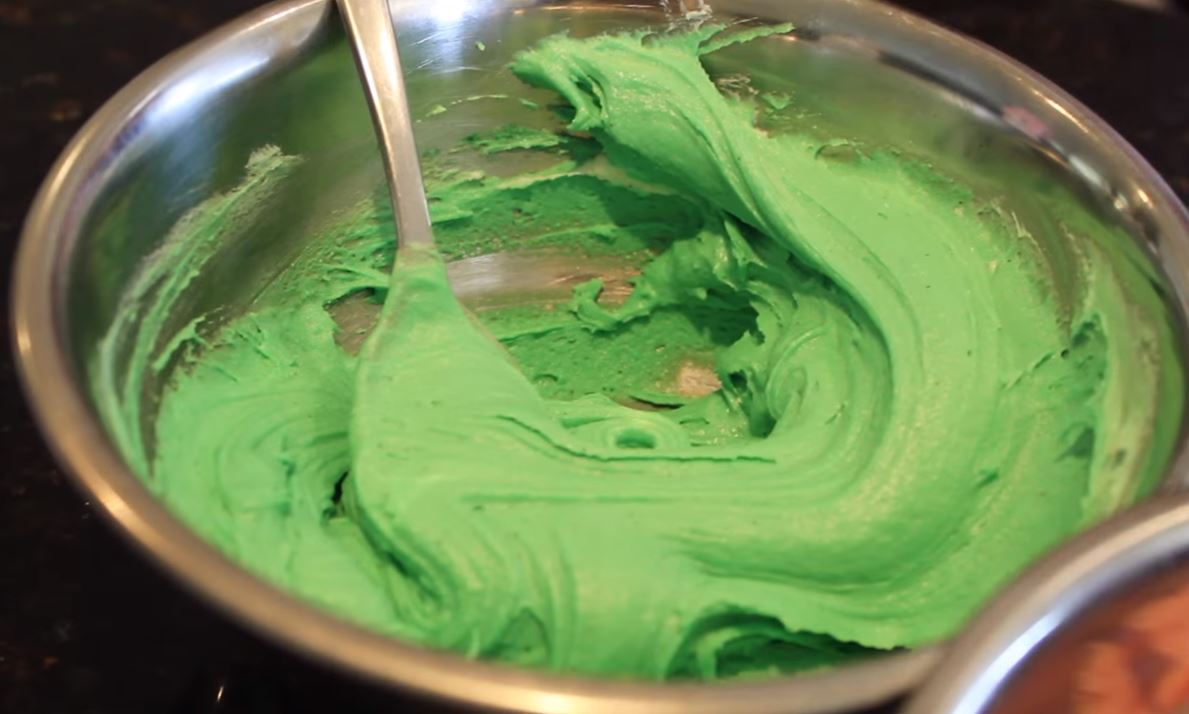 coloured icing24.JPG