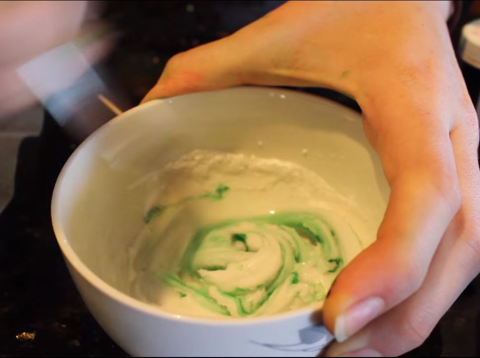 coloured icing3.JPG