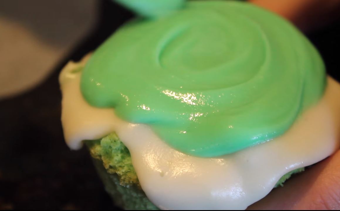 coloured icing4.JPG