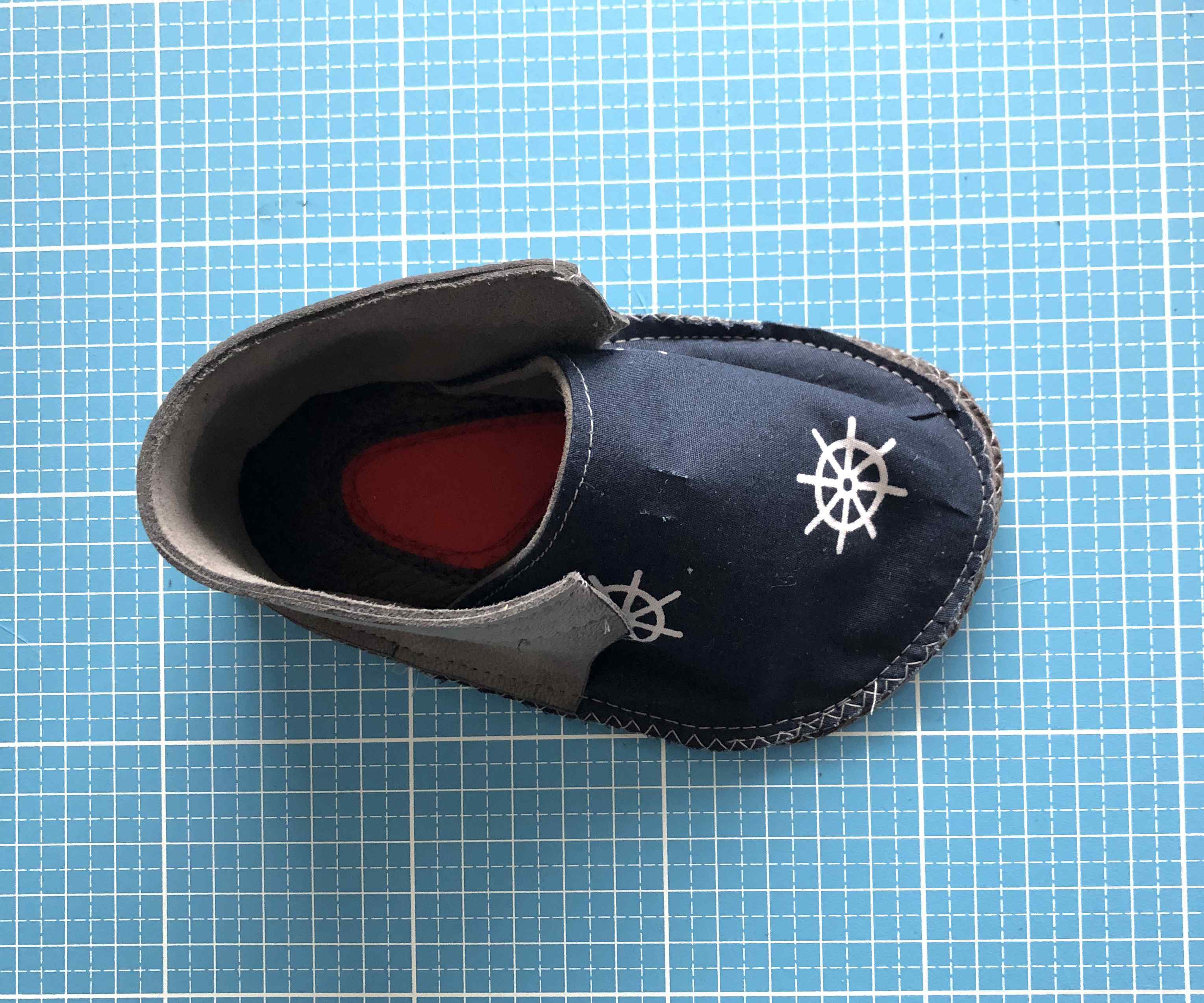 instructables_diy_baby_toddler_shoes_leather_silicon_sun (93).JPG