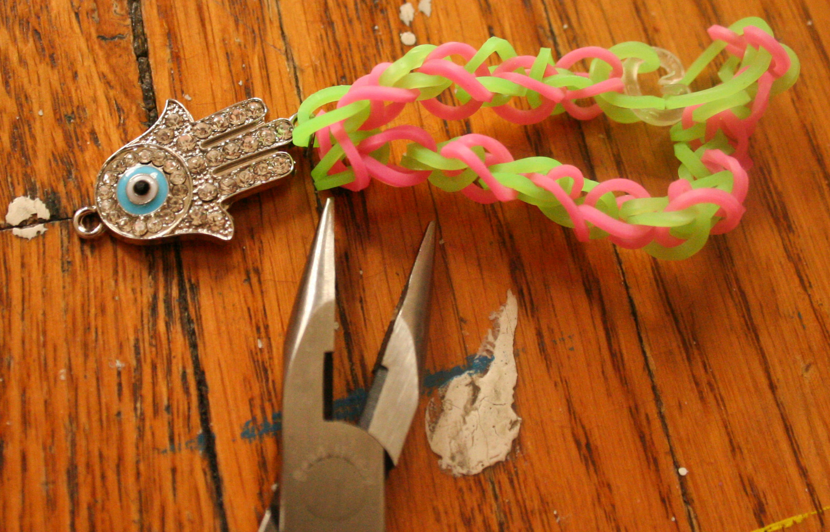 rainbow loom anklet charm attach.jpg