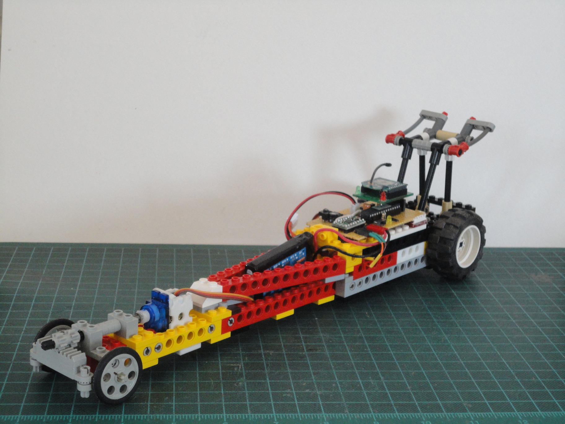 thumbsDragster0601.jpg