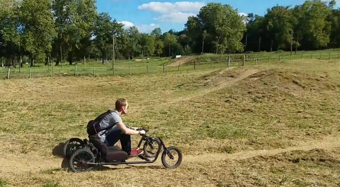 voiture tout terrain.jpg